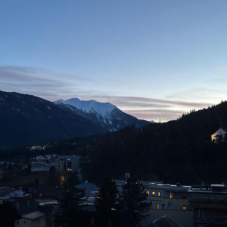 Geraeumiges Sonniges Apartment Mit Bergblick イムスト エクステリア 写真