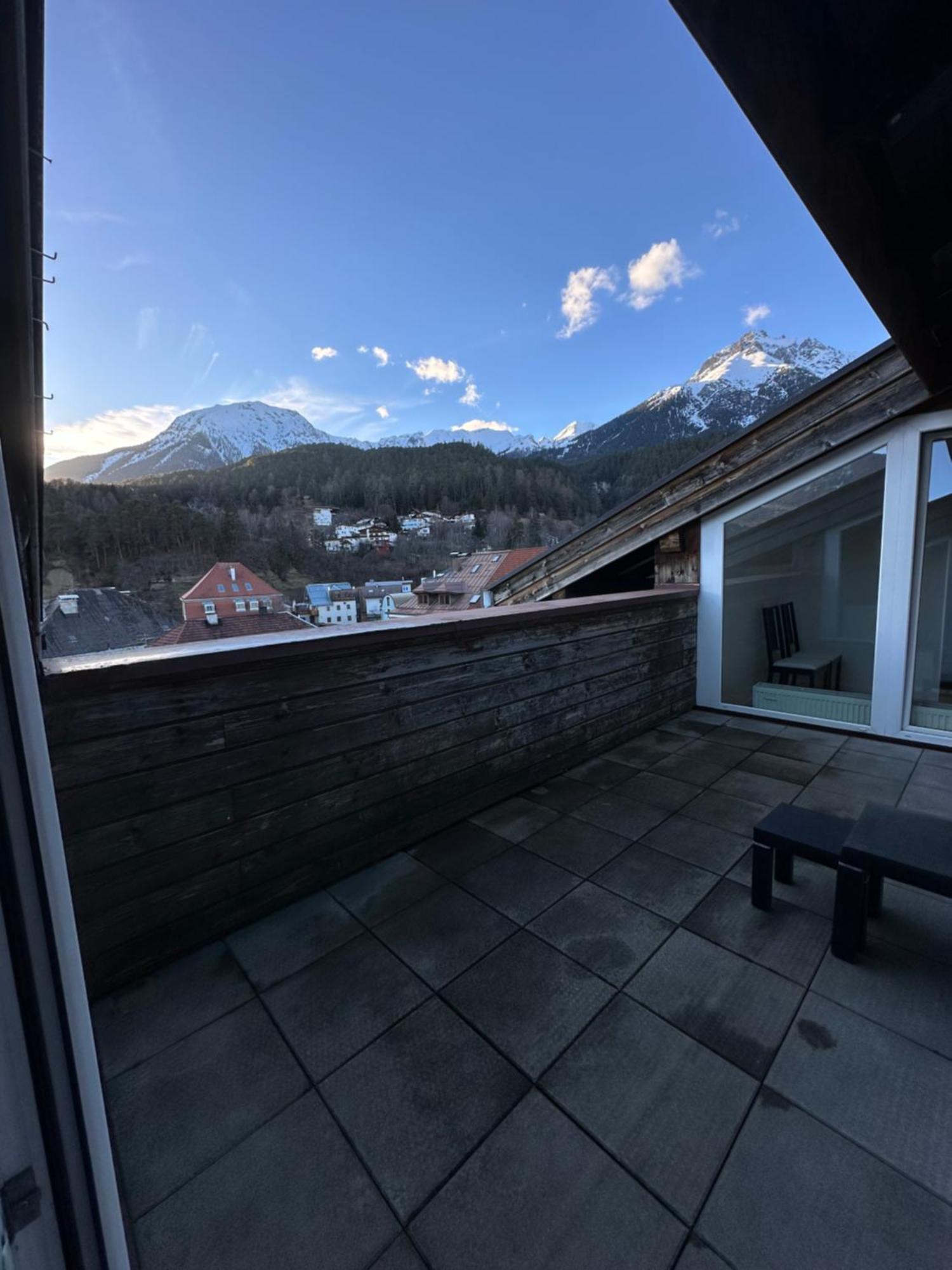 Geraeumiges Sonniges Apartment Mit Bergblick イムスト エクステリア 写真