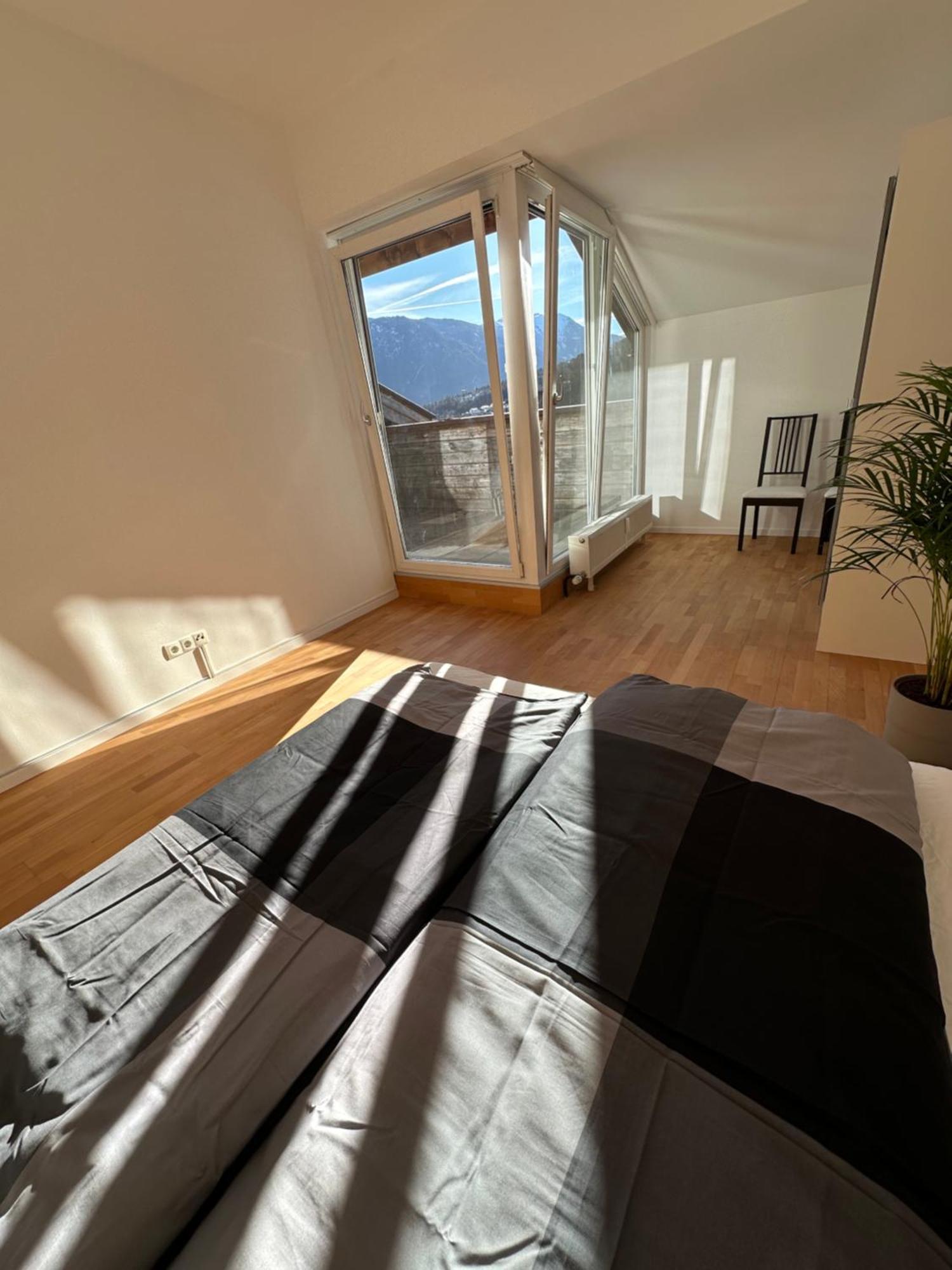 Geraeumiges Sonniges Apartment Mit Bergblick イムスト エクステリア 写真